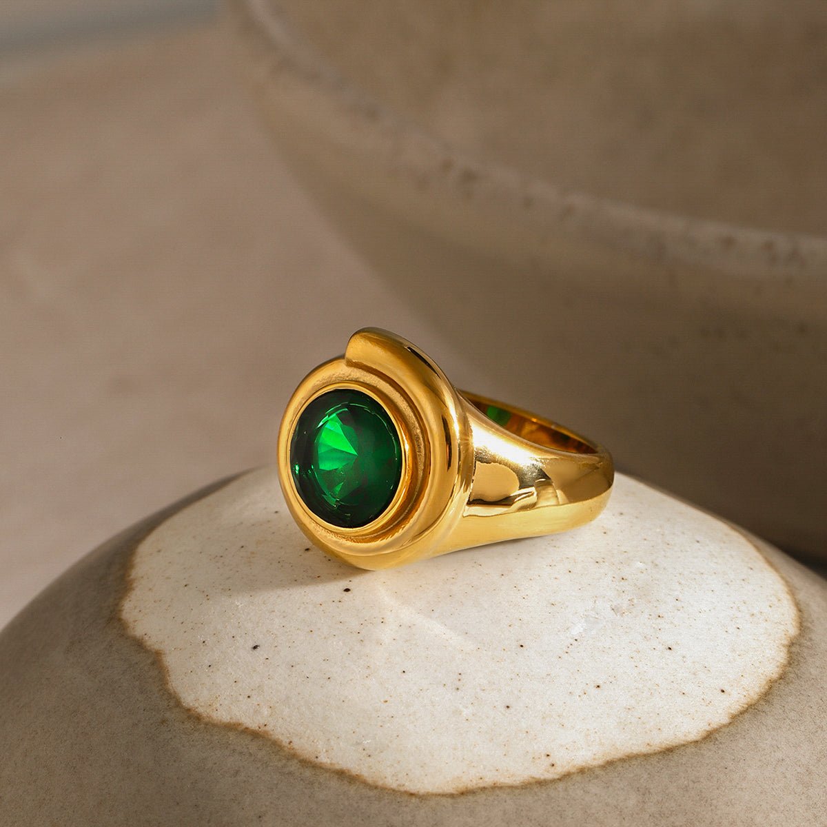 Émeraude Solitaire Ring - 18k Gold Plated Jewelry Switzerland