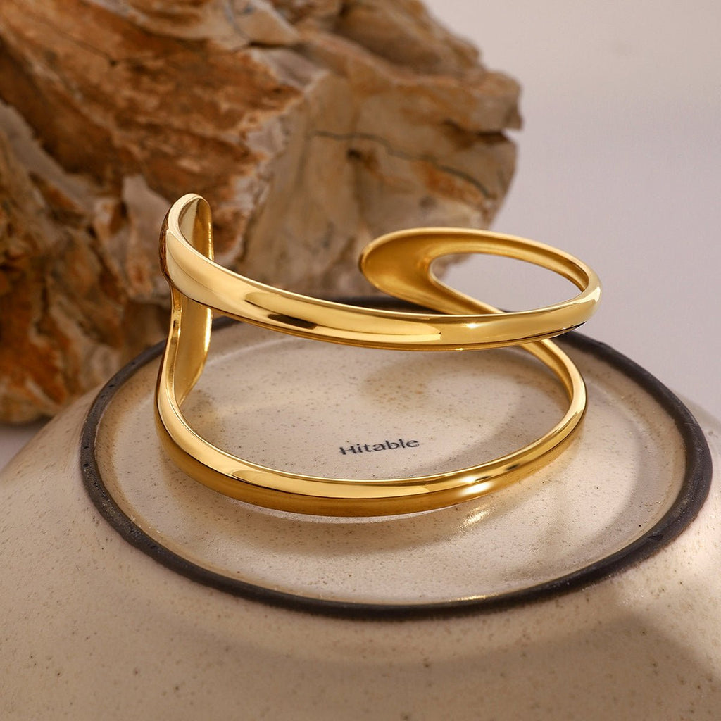 Étreinte Fluide Cuff - 18k Gold Plated Jewelry Switzerland