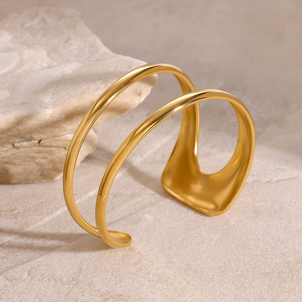 Étreinte Fluide Cuff - 18k Gold Plated Jewelry Switzerland