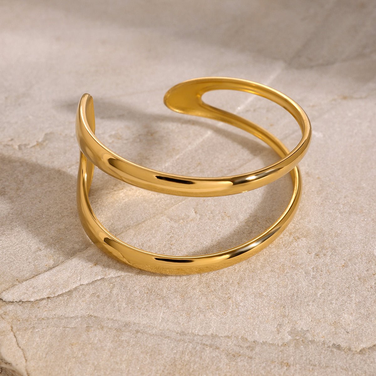 Étreinte Fluide Cuff - 18k Gold Plated Jewelry Switzerland