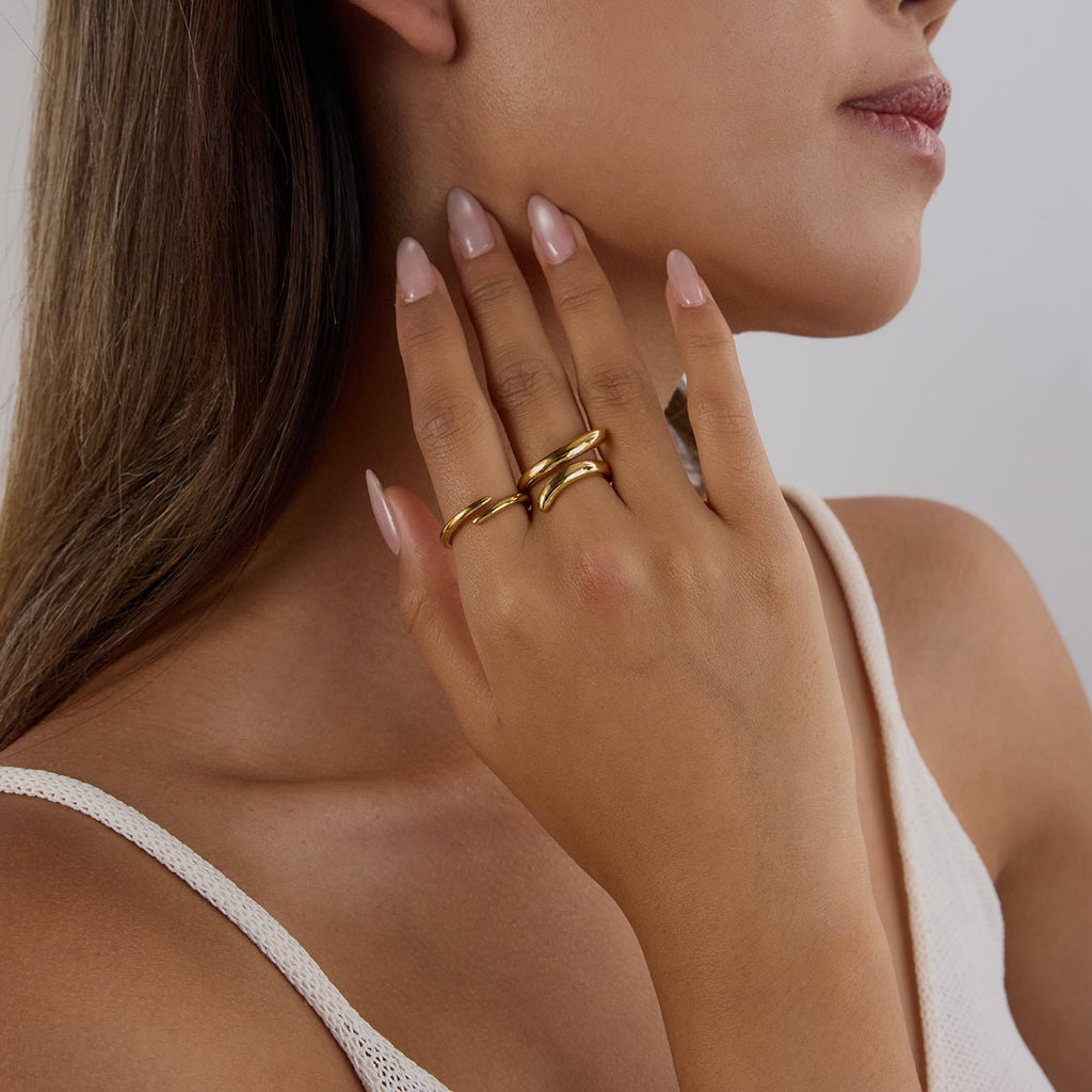 Étreinte Minimaliste Ring - 18k Gold Plated Jewelry Switzerland