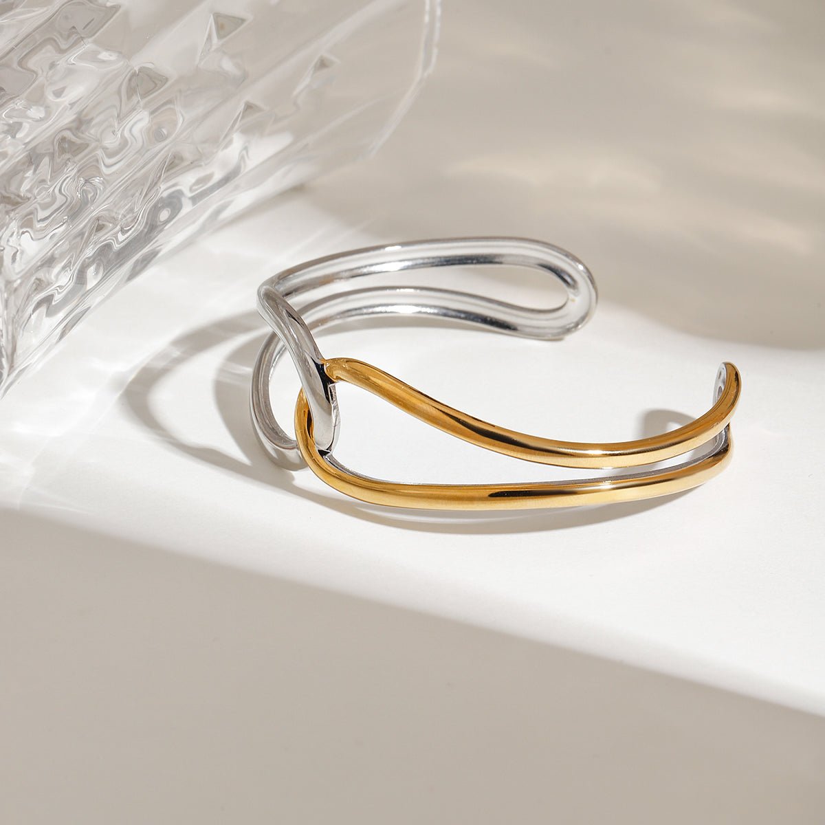 Manchette Étreinte Dualité Bracelet - 18k Gold Plated Jewelry Switzerland