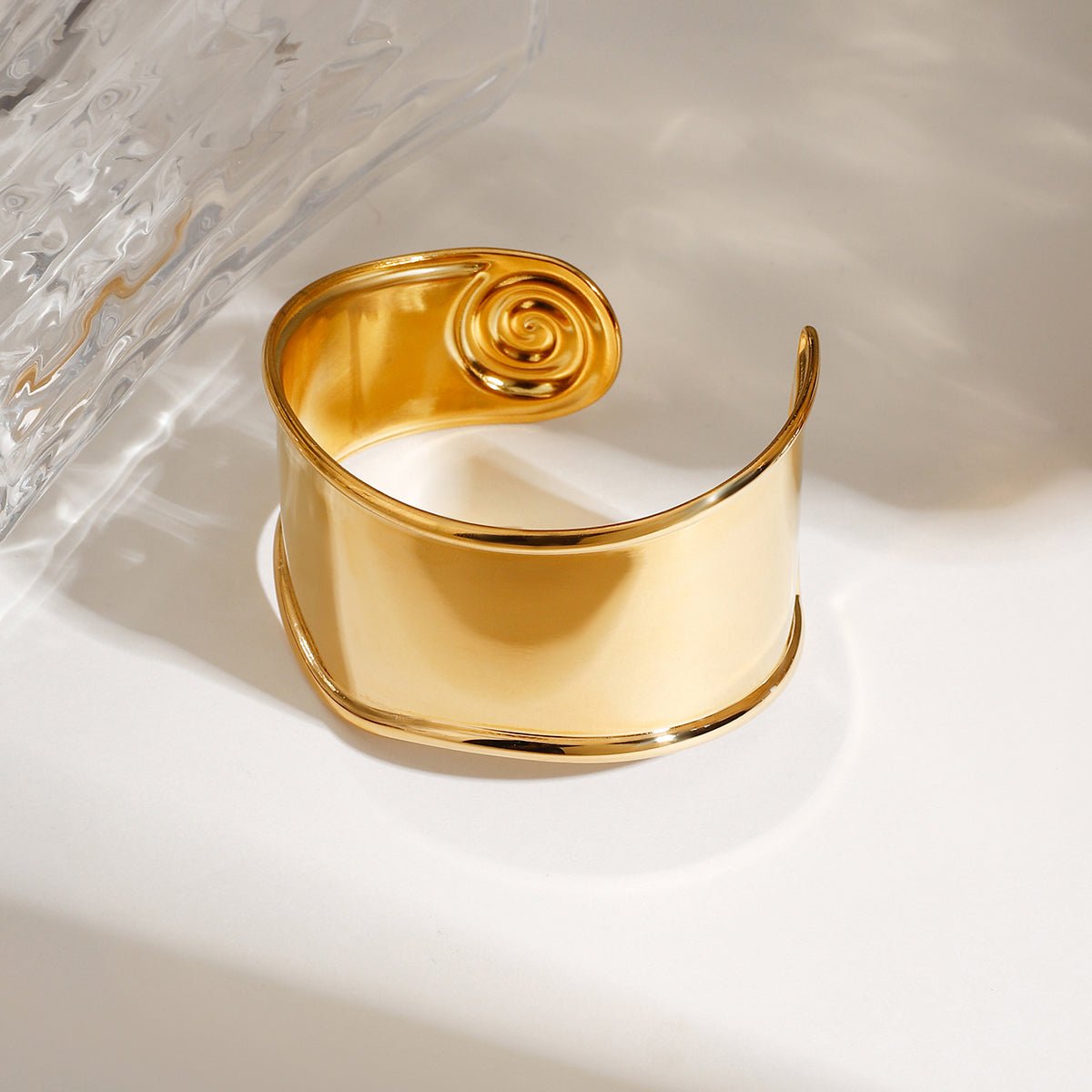 Manchette Spirale d’Or Bracelet - 18k Gold Plated Jewelry Switzerland