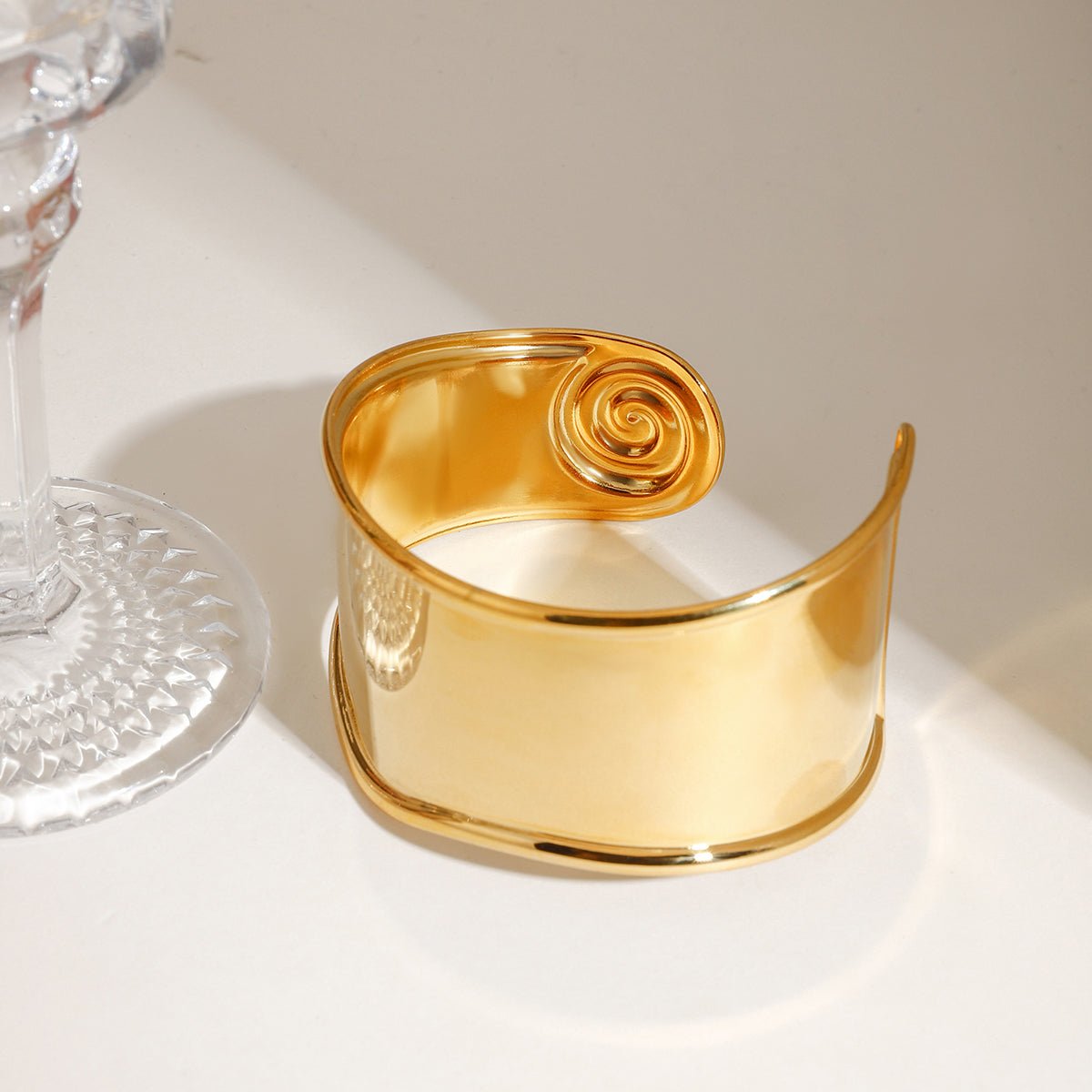 Manchette Spirale d’Or Bracelet - 18k Gold Plated Jewelry Switzerland