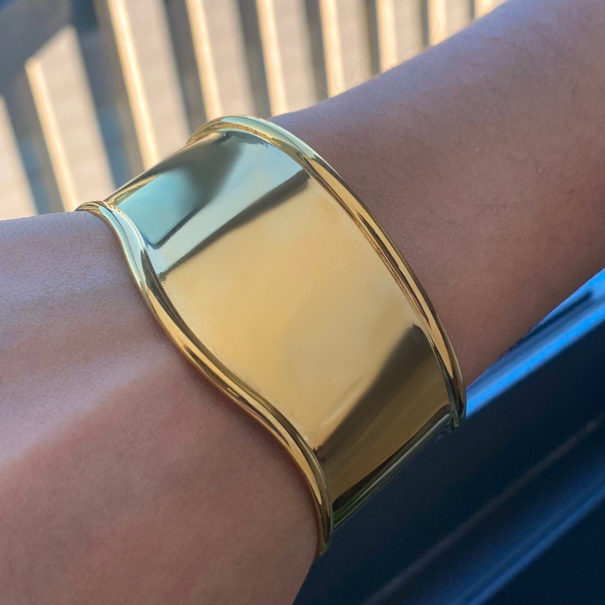 Manchette Spirale d’Or Bracelet - 18k Gold Plated Jewelry Switzerland