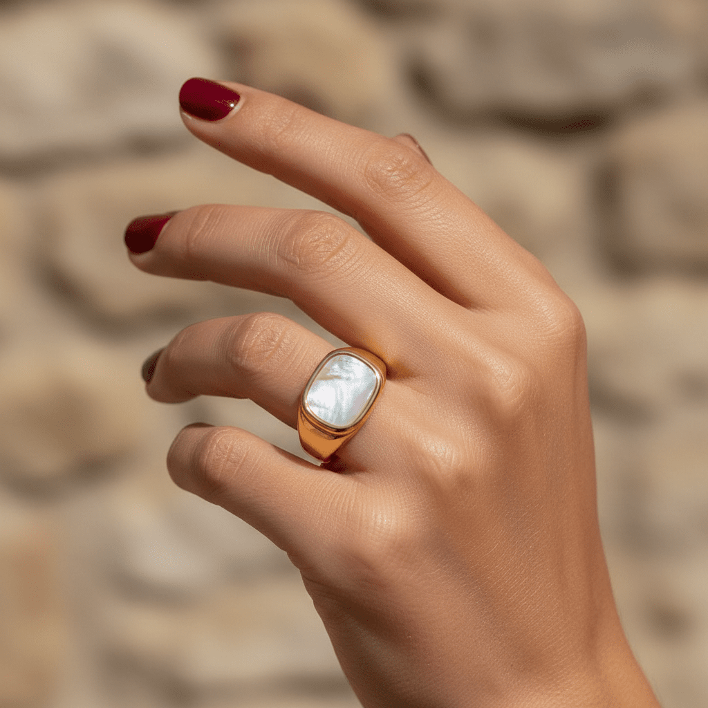 Nacre d’Hiver Signet - 18k Gold Plated Jewelry Switzerland